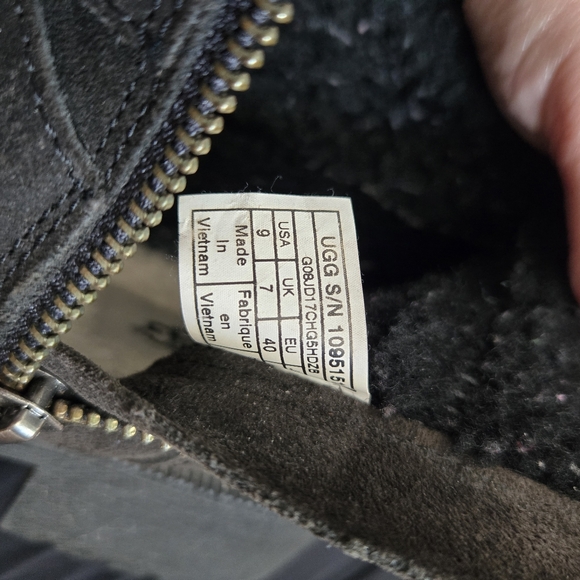 UGG Benson Boot Black Ankle Booties Waterproof Leather Wool Sherpa Warm Cold 9 - Picture 8 of 8